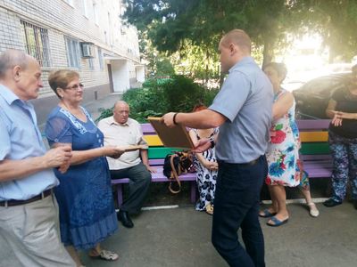 Жителям дома в Фестивальном микрорайоне вручили Почётную грамоту за 3 место в конкурсе «Лучший многоквартирный дом»