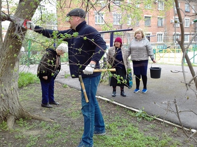 В Центральном округе проходят субботники по месту жительства