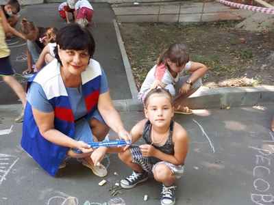 В Центральном округе прошел конкурс рисунков на асфальте