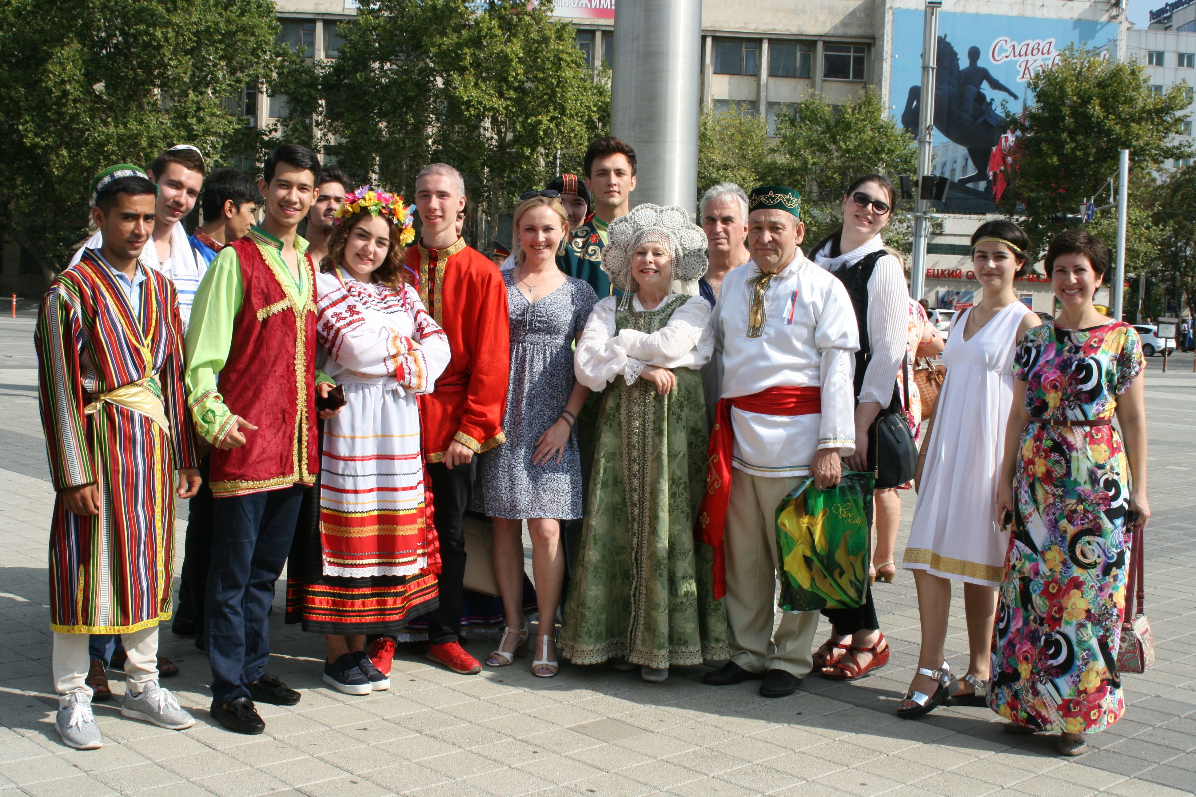 Сайт центра национальных культур. Директор центра национальных культур инта. Центр национальных культур нижневартовск директор. Сайт центра национальных культур. Фестиваль национальных культур эмблема.