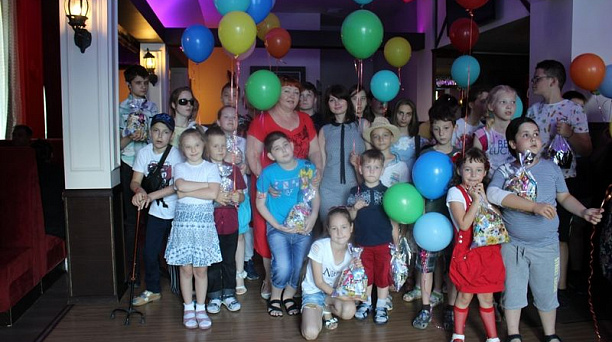 В Центральном округе поздравили детей-инвалидов с наступающим Днем защиты детей