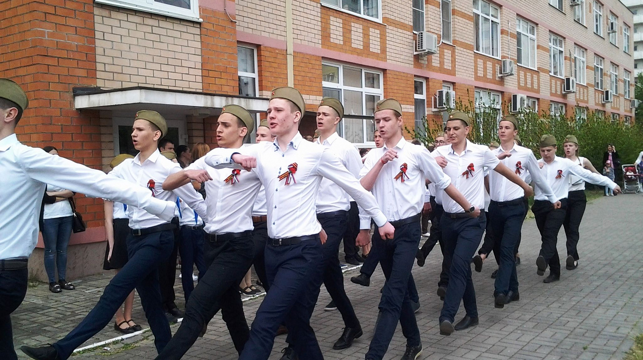 В школе № 101 Западного округа прошёл Парад Победы