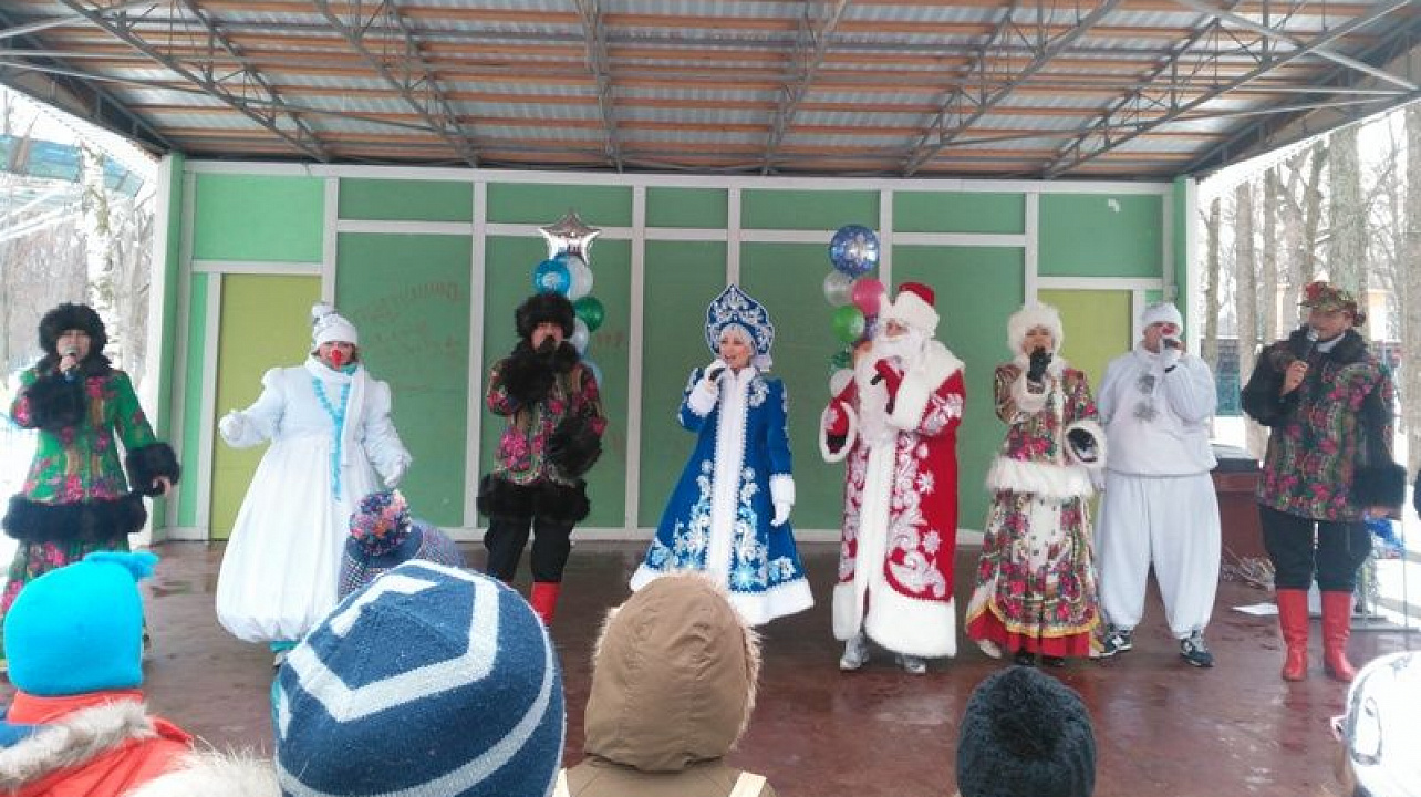 В Центральном округе состоялось торжественное открытие Новогодней елки