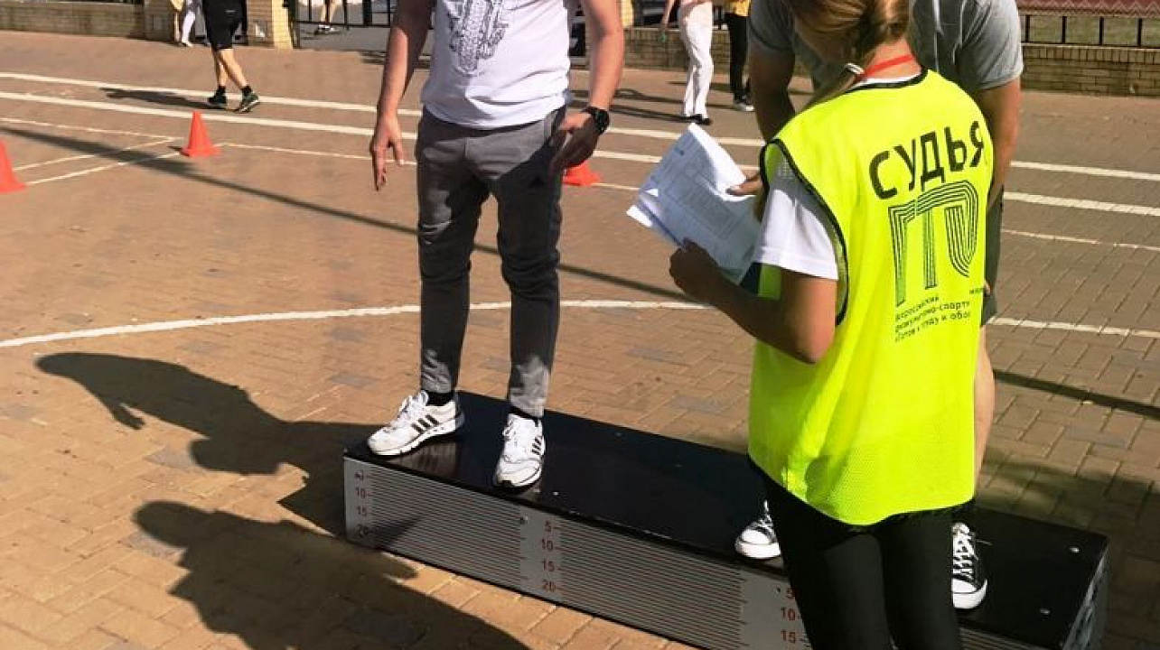 Сотрудники администрации Западного округа сдали нормы ГТО