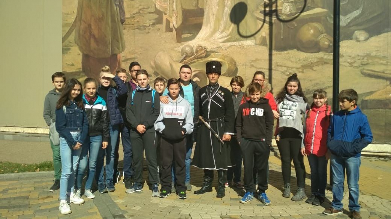 Учащиеся школы № 46 Карасунского округа провели пешую экскурсию по историческим местам Краснодара