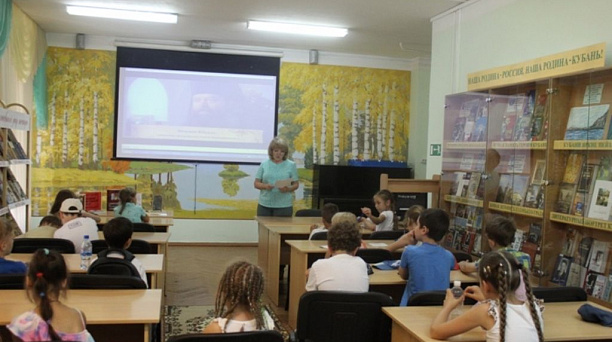 В библиотеке им. Н. К. Крупской прошел литературно-исторический экскурс «Праздник счастливой семьи»