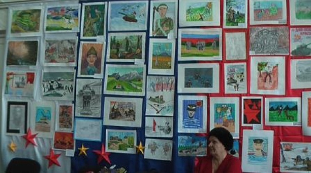 В прикубанской школе №80 открылась выставка изобразительного творчества «Во славу Отечества!»