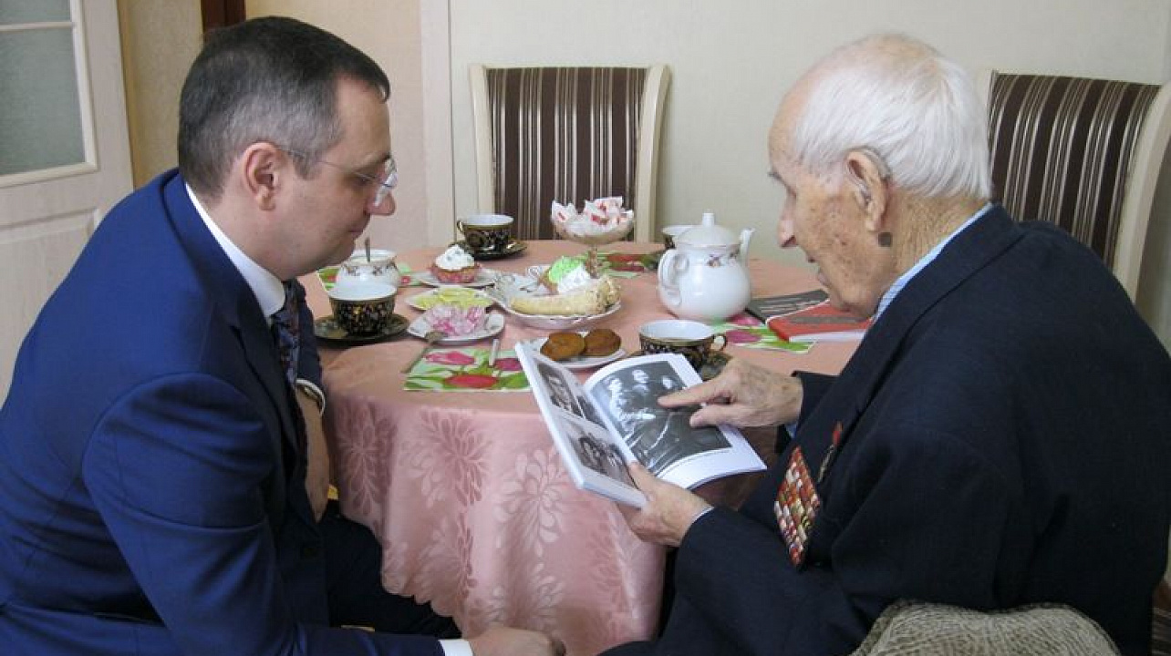 Герою Советского Союза Николаю Павловичу Жугану вручили нагрудный знак «75 лет битвы за Москву»