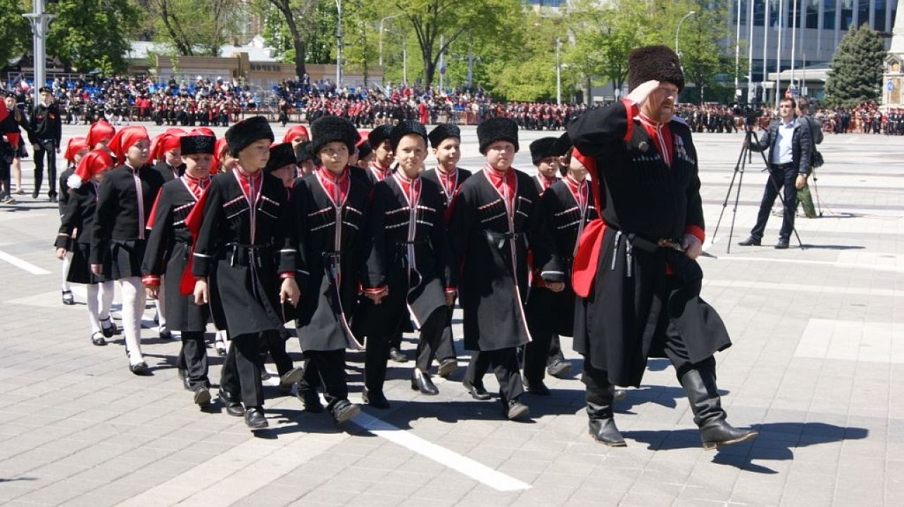 Казаки Екатеринодарского районного казачьего общества приняли участие в параде