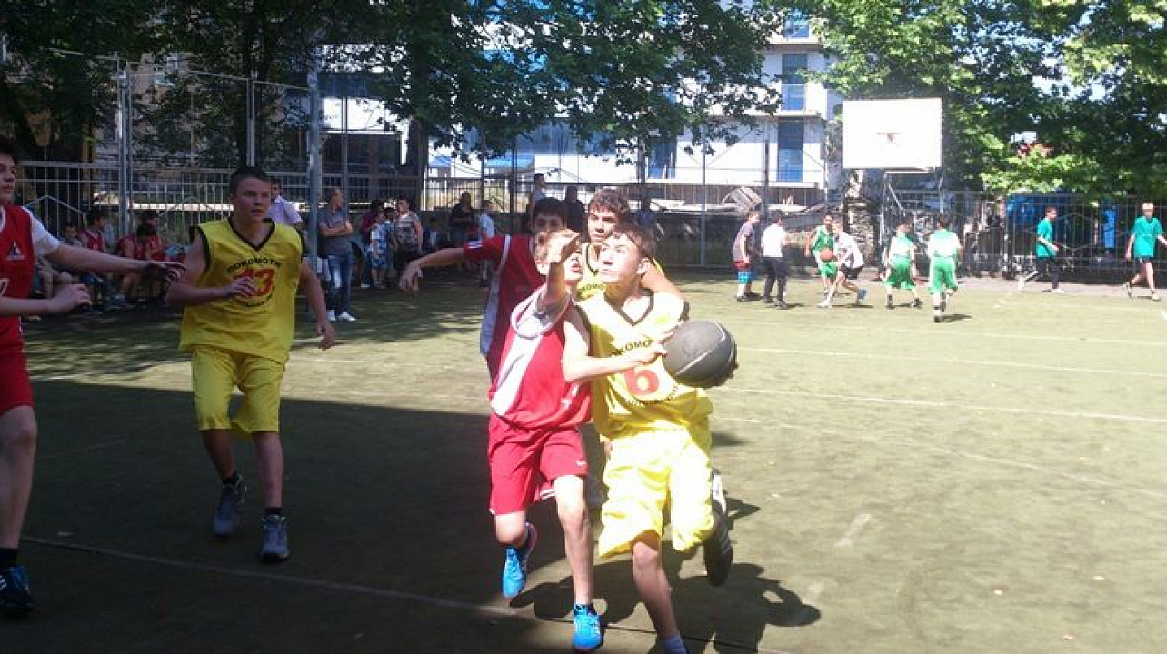 В Центральном округе состоялся турнир по уличному баскетболу