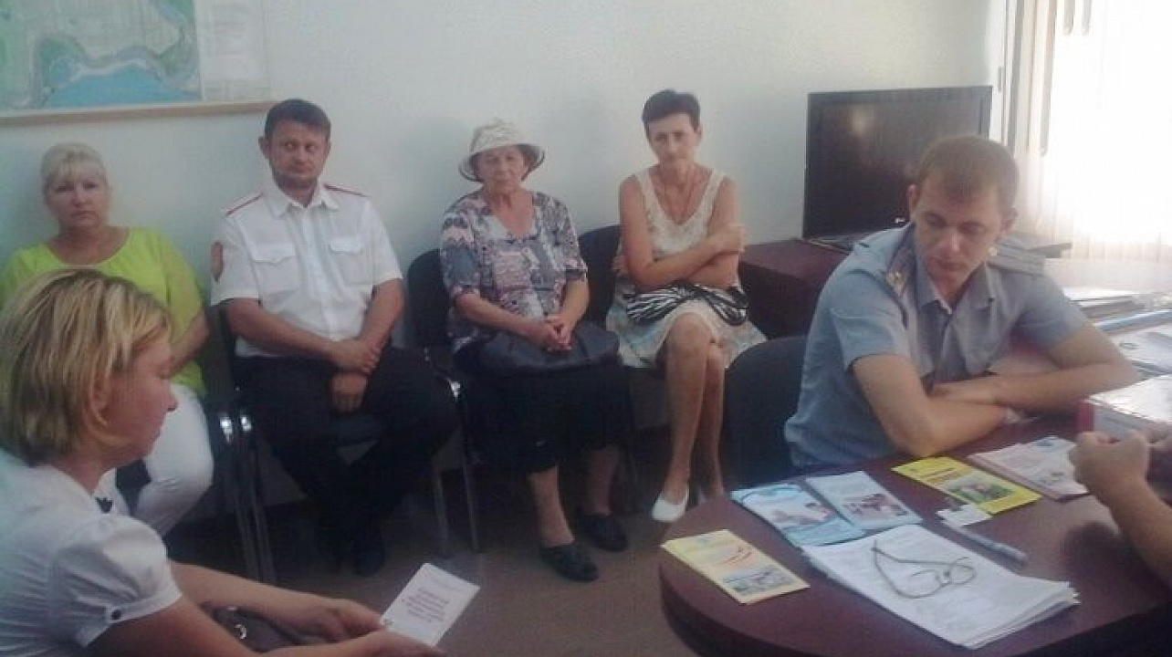 В станице Елизаветинской провели профилактические беседы с поднадзорными гражданами