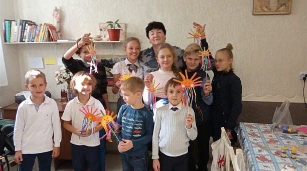 Движение «Содружество» провело новогодний мастер-класс по декоративно-прикладному искусству