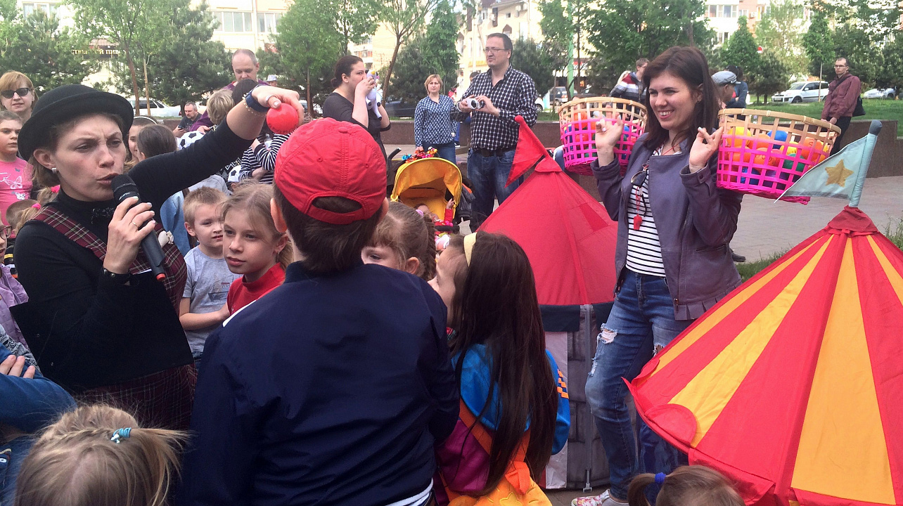 День английского языка прошёл в минувшие выходные на Бульваре Платановом для жителей Юбилейного микрорайона