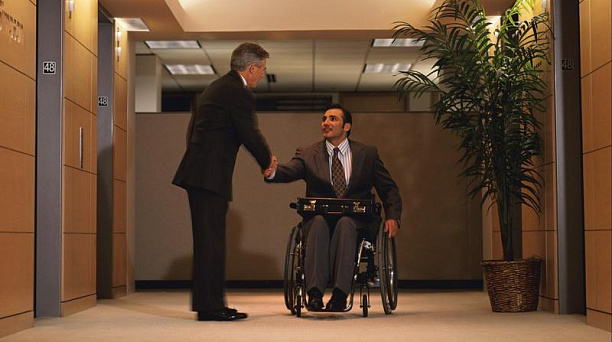 Управление социальной защиты напоминает: организации и предприятия округа должны быть доступны для маломобильных граждан