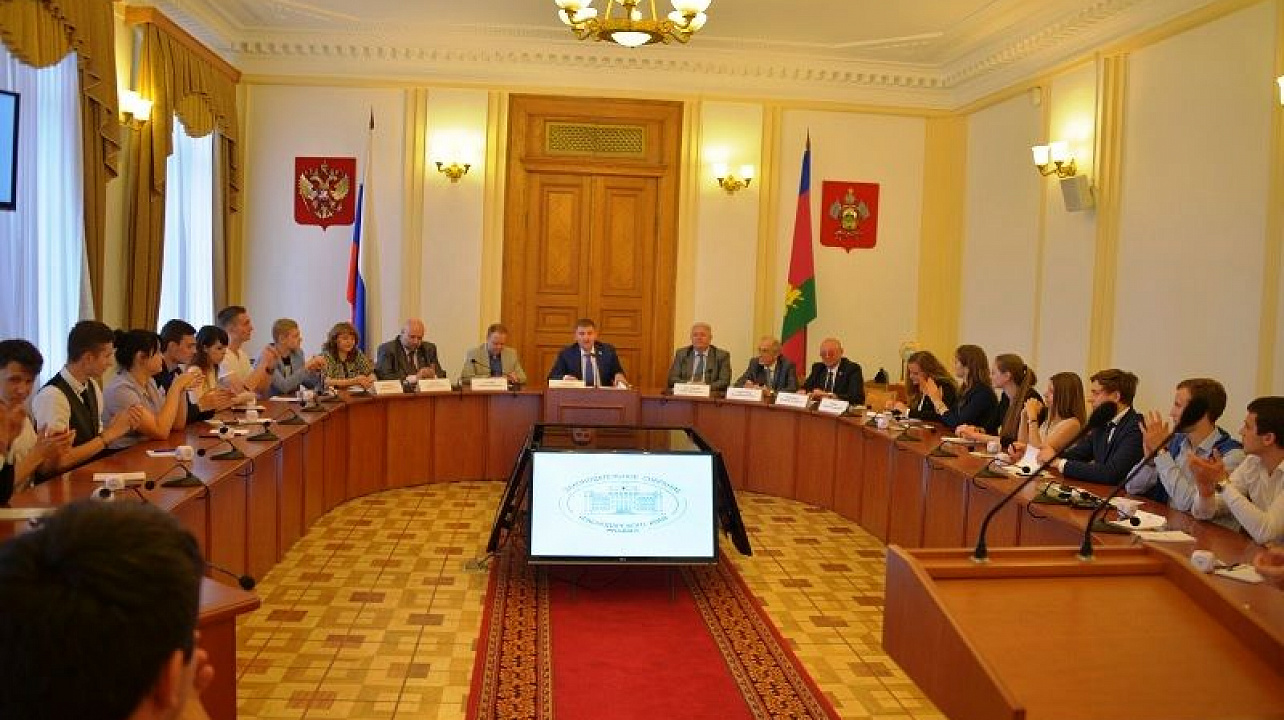 Члены молодёжного Совета Западного округа приняли участие во встрече с депутатами Законодательном Собрании Краснодарского края