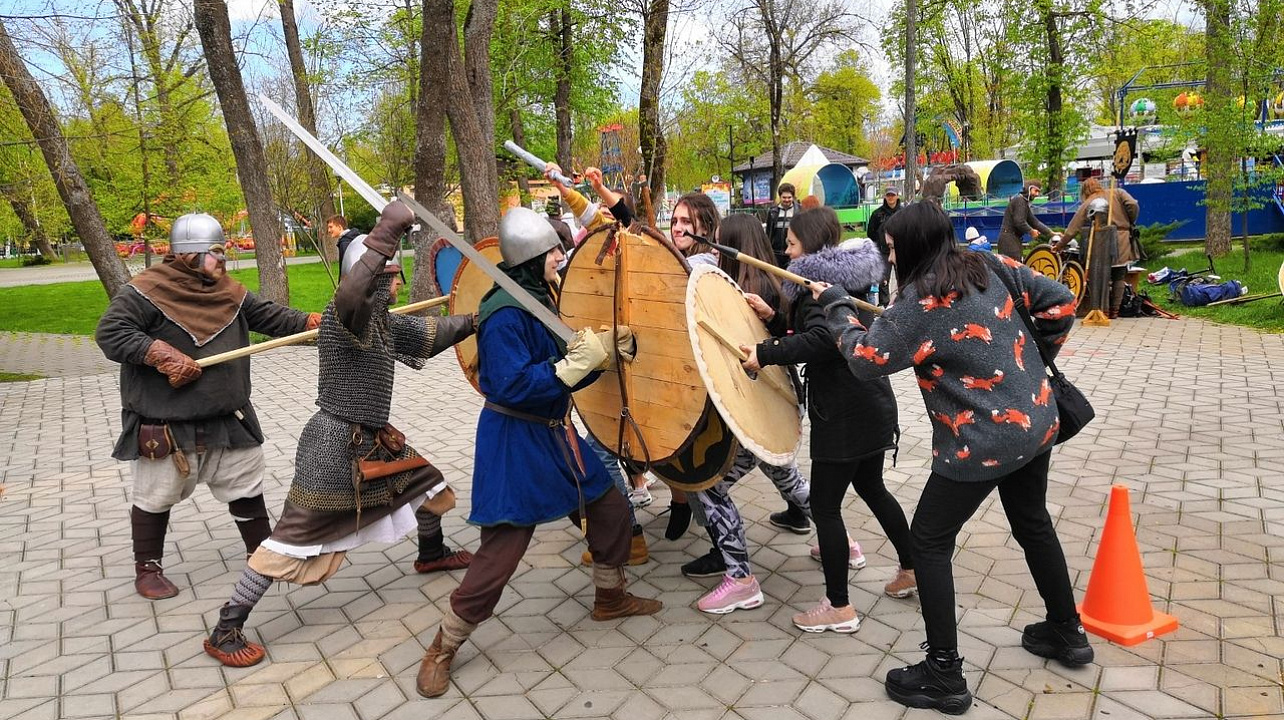 В Городском саду прошел молодежный спортивный квест