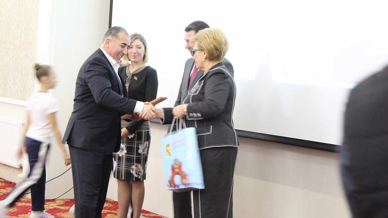 Спортивные итоги года подвели в Краснодаре. Атлетов и тренеров поблагодарил за достижения и поздравил с наступающим 2018 годом мэр Евгений Первышов. Часть 1.