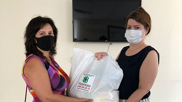Управление по социальным вопросам совместно с автономной некоммерческой организацией «Центр социальной помощи «Надежда» вручили продуктовые наборы общественным организациям