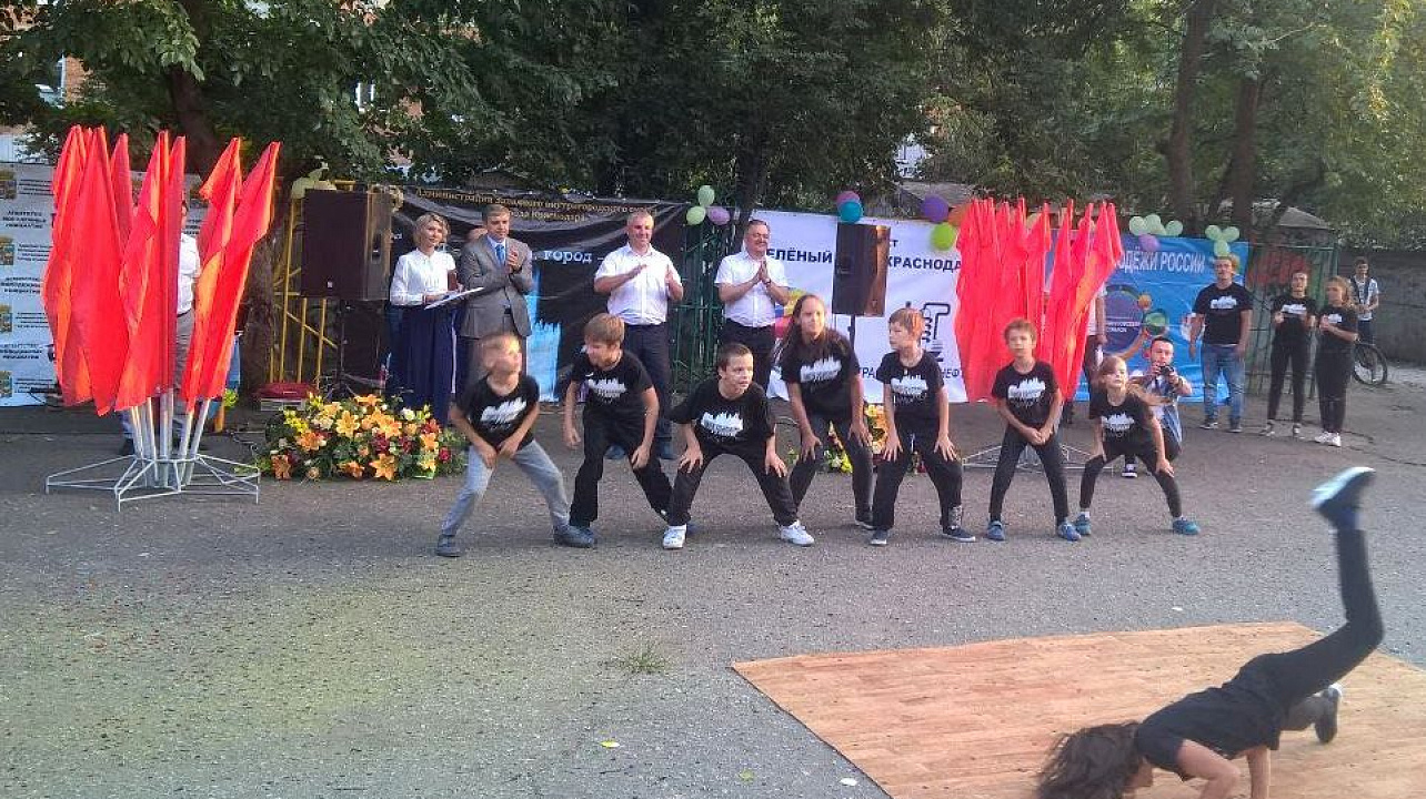 В Западном округе состоялось торжественное открытие детской спортивной площадки