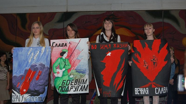 Конкурс патриотических плакатов прошел в гимназии № 87 Западного округа