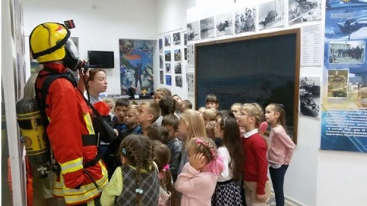 Школьники Центрального округа посетили пожарно-техническую выставку