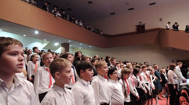 В Центральном округе прошел праздник «За честь школы. Трудно поверить!»