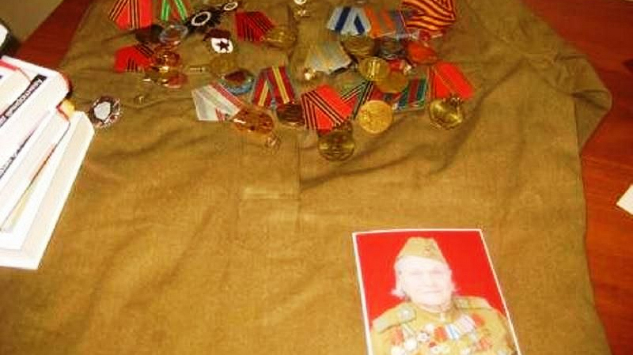 В школе № 22 проходит выставка школьной комнаты Боевой Славы