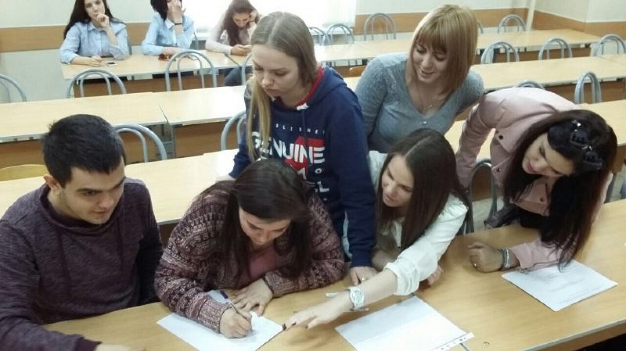 В Центральном округе прошел 1 этап заседания краевого молодежного политического клуба