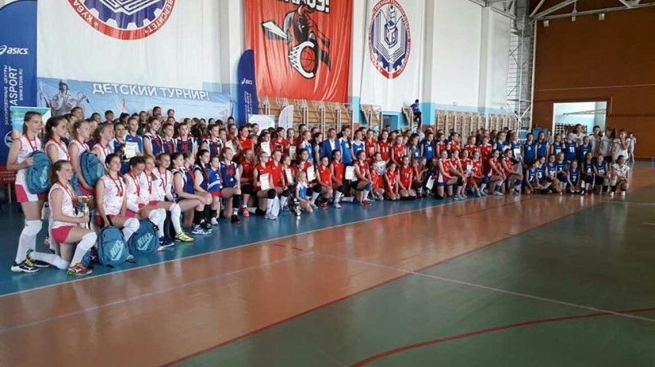 В Краснодаре прошел турнир по волейболу на Кубок Главы города.jpg