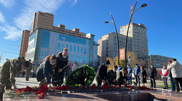 Представители общественных организаций возложили цветы  в День Неизвестного Солдата