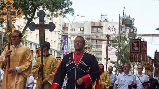 В Краснодаре прошел Крестный ход к 1025-летию Крещения Руси