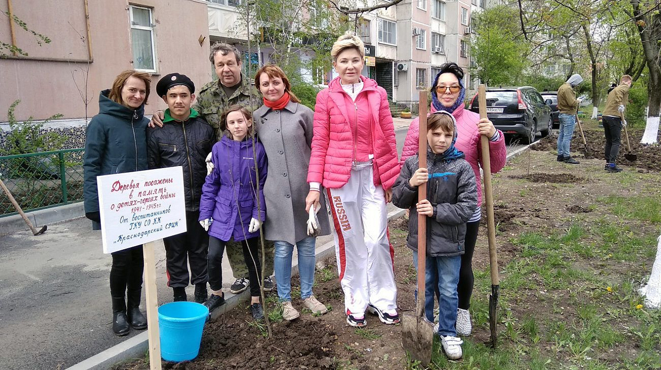 Воспитанники детского центра «АВИС» высадили аллею в память о детях – героях Великой Отечественной войны