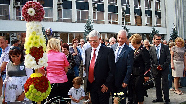 Театральная площадь превратилась в выставочную