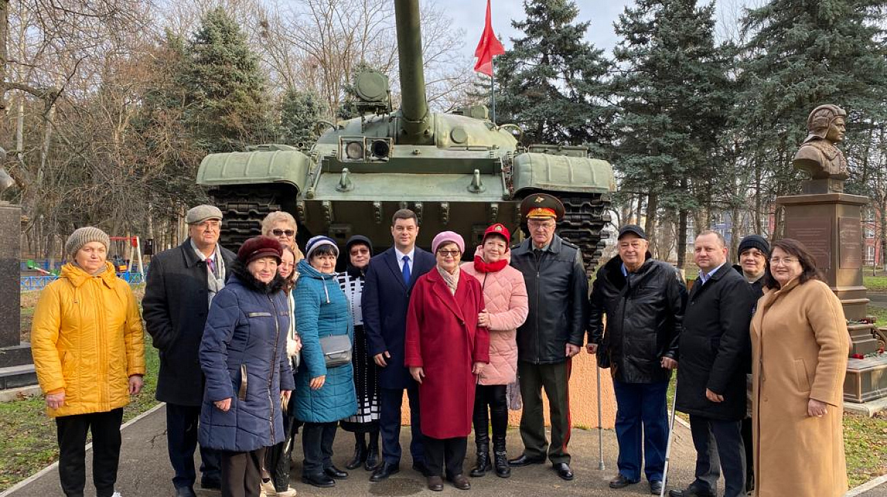 Сегодня у всех памятников и захоронений героев Великой Отечественной войны в Прикубанском округе прошли возложения цветов