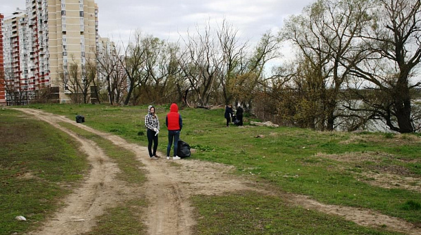 Студенты аграрного университета приняли участие в субботнике на берегу реки Кубань