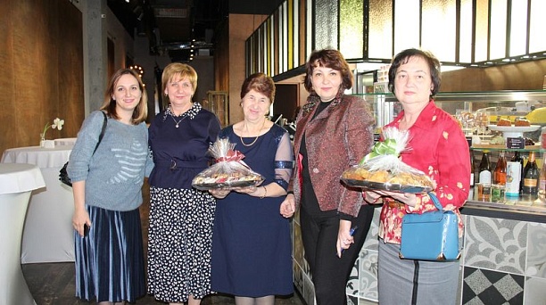 Глава администрации Центрального округа Елена Малова поздравила женщин с Международным женским днем