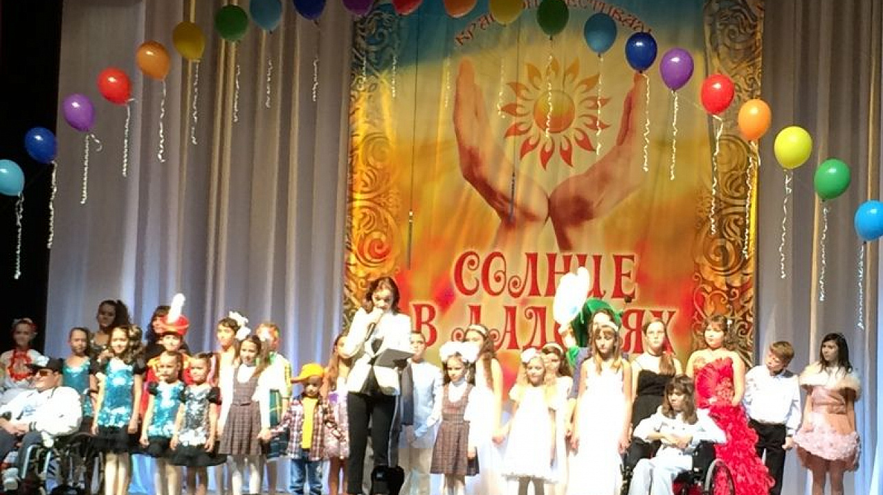 Юные артисты Центрального округа приняли участие в краевом смотре-конкурсе «Солнце в ладонях»