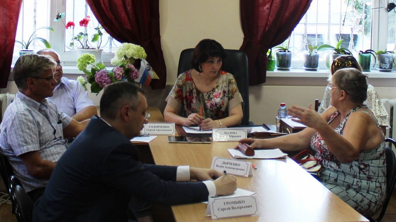 Глава администрации Центрального округа Елена Малова провела  очередной выездной прием председателей органов ТОС