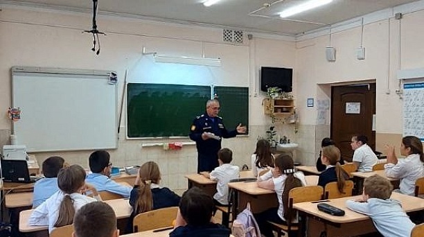 Совет ветеранов Центрального округа провел Уроки мужества, приуроченный ко Дню неизвестного солдата