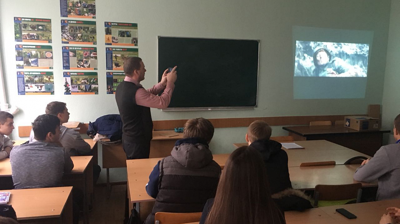 Студентам университета физкультуры рассказали об истории праздника «День защитника Отечества»