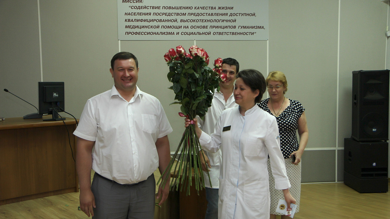 Сотрудникам Краевой клинической больницы № 2 вручили золотые знаки ГТО