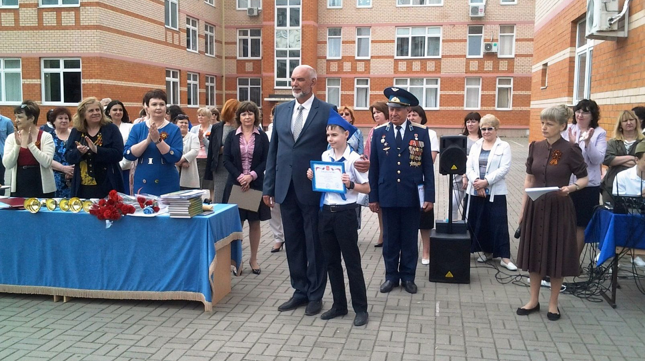 В школе № 101 Западного округа прошёл Парад Победы