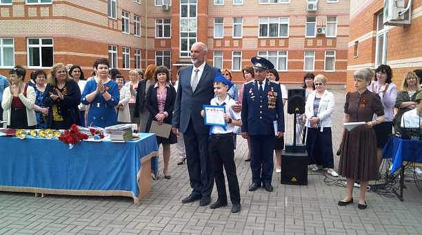 В школе № 101 Западного округа прошёл Парад Победы