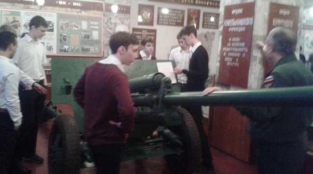 Учащиеся школы №95 побывали с экскурсией в краевом военкомате