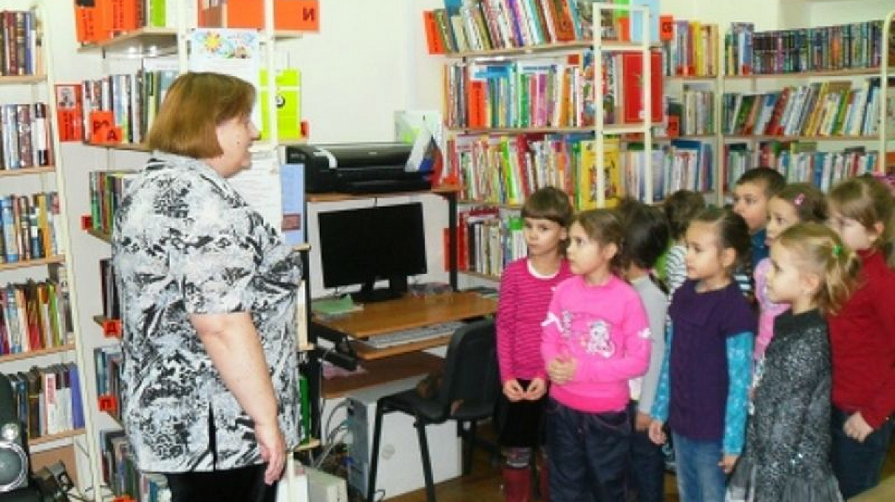 Воспитанникам детского сада № 23 Западного округа  библиотека рассказала о Ленинграде