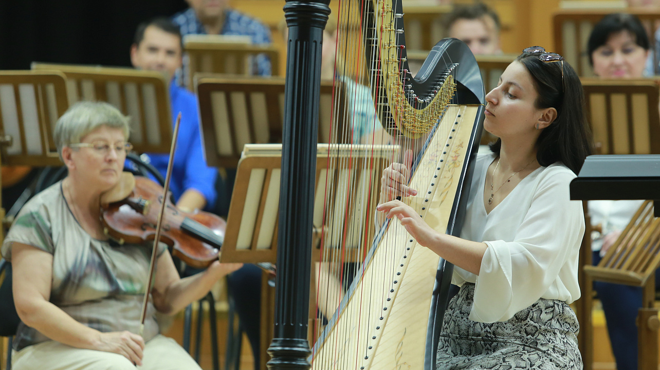 В Муниципальном концертном зале состоялось награждение артистов Кубанского симфонического оркестра КМТО «Премьера»