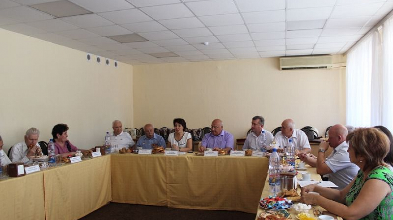 Глава Центрального округа Елена Малова провела торжественный прием ветеранов ВОВ