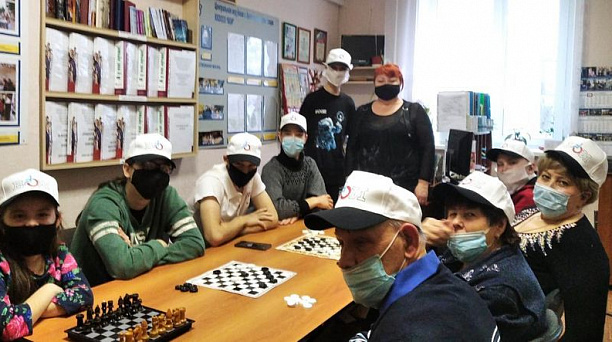 В Центральном округе прошел турнир по шахматам и шашкам среди людей с ограниченными возможностями здоровья