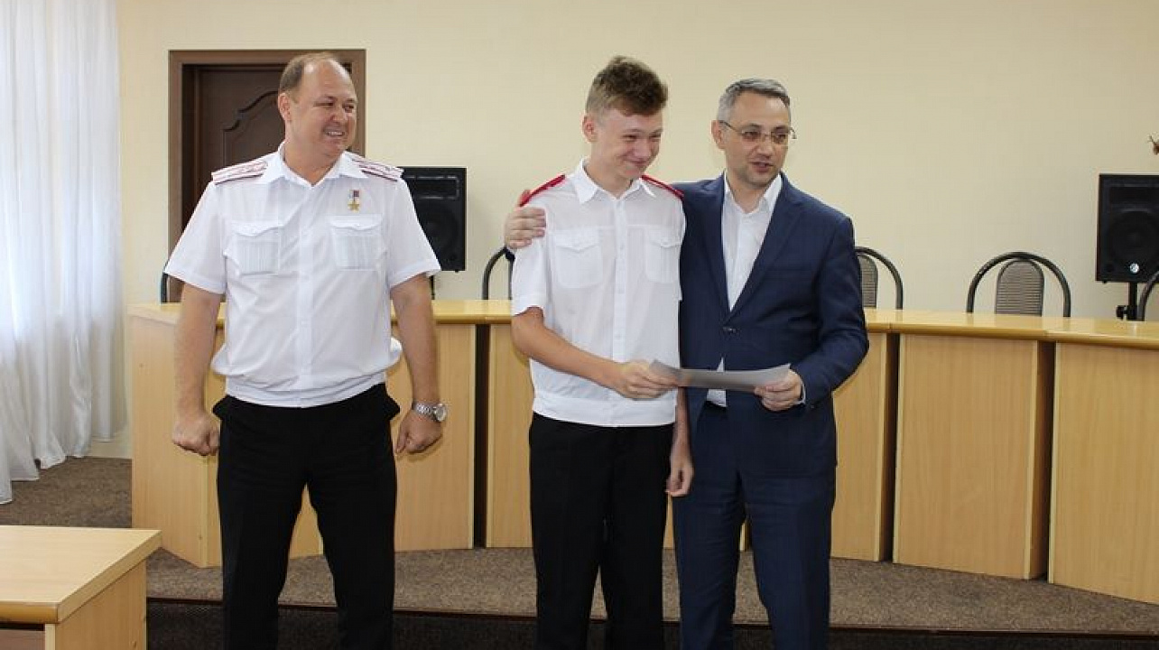 Казакам Центрального округа вручили благодарственные письма и почетные грамоты за ликвидацию последствий пожара