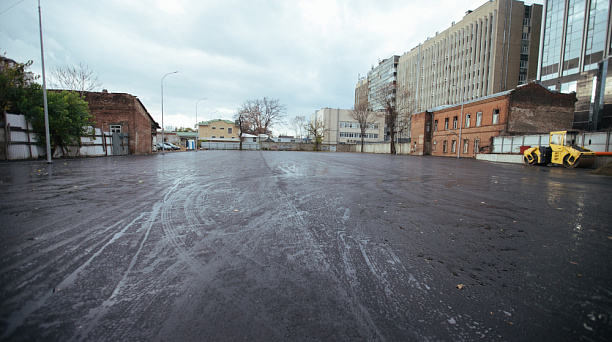 На участке в районе Дома купца Лихацкого Краснодара обустроят прогулочную зону